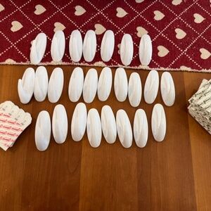 3M Command Brand Medium General Purpose Hooks, White, 25 Hooks & strips, 3lbs